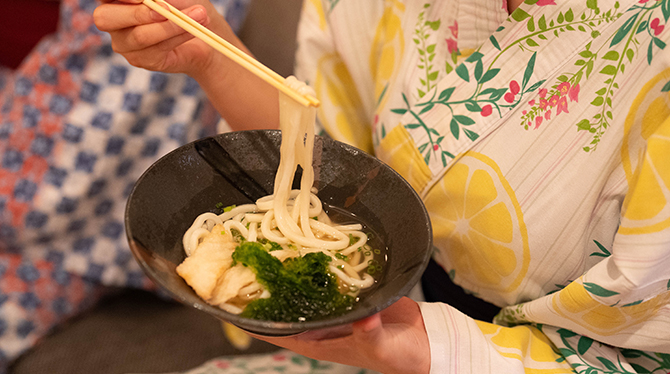 お夜食を食べながらゆっくりと語らいを