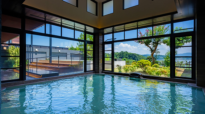 朝のさわやかな空気を感じて入る温泉は最高です